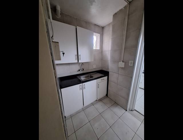 1 bed property to rent in SAVOY ESTATE